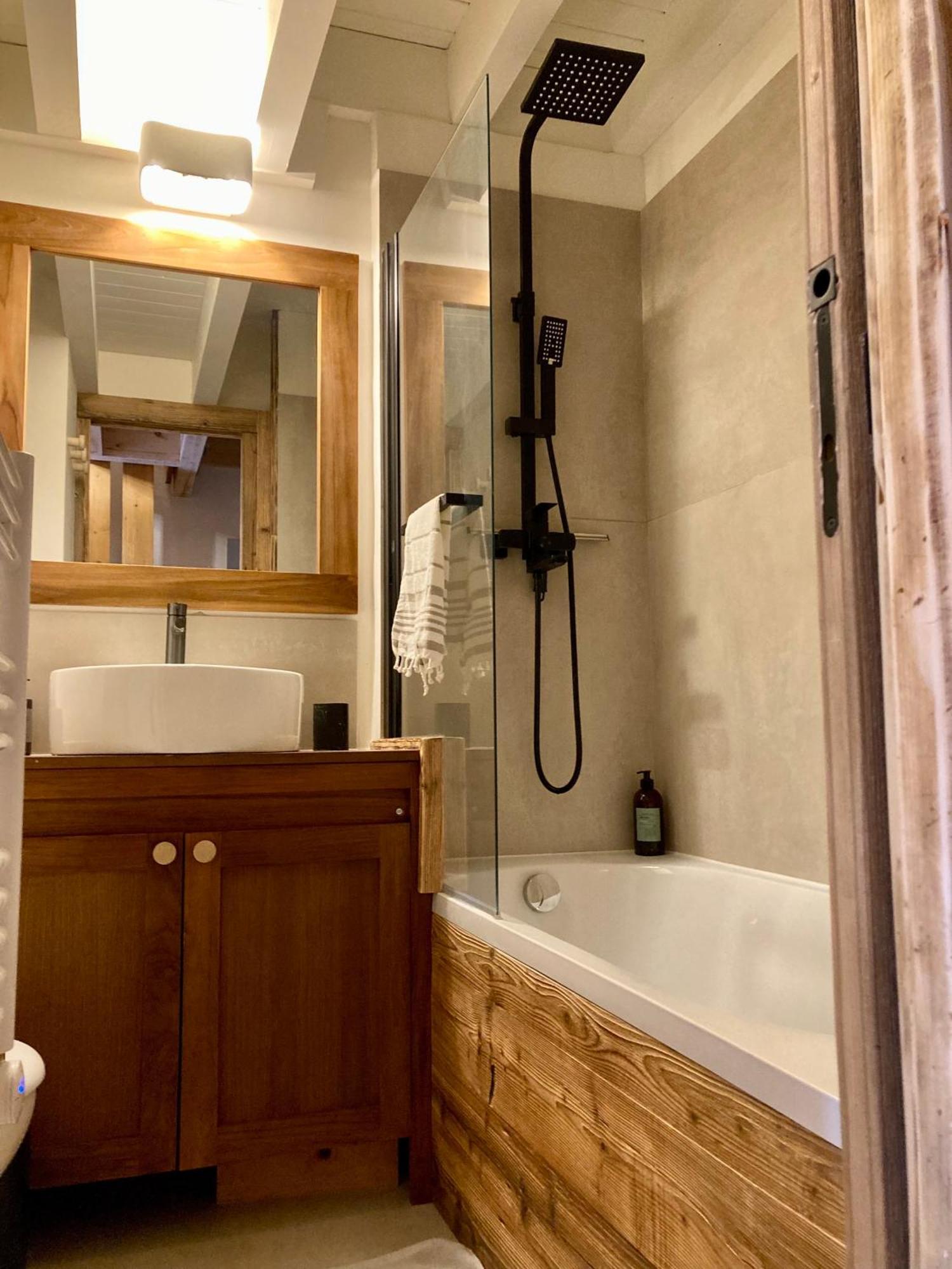 Appartement Ensoleille Aux Tines, Vue Massif Chamonix Luaran gambar